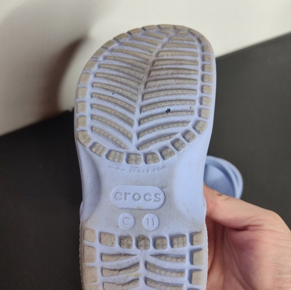 CROCS Classic Periwinkle Blue Clogs C11 jibitz bee heart fingers - Picture 4 of 9